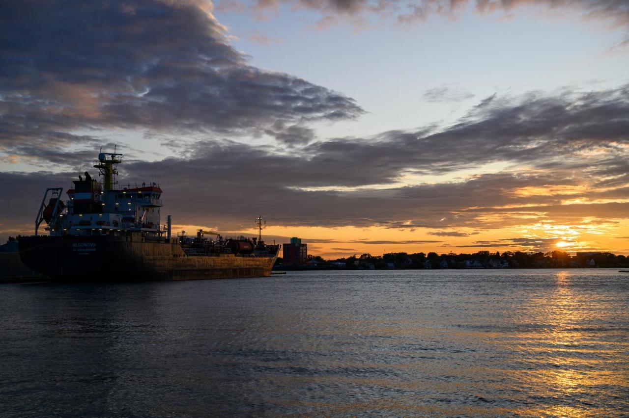 Days Inn By Wyndham Sarnia Harbourfront المظهر الخارجي الصورة