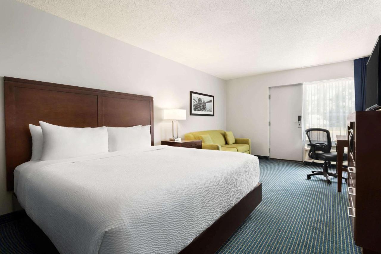 Days Inn By Wyndham Sarnia Harbourfront المظهر الخارجي الصورة